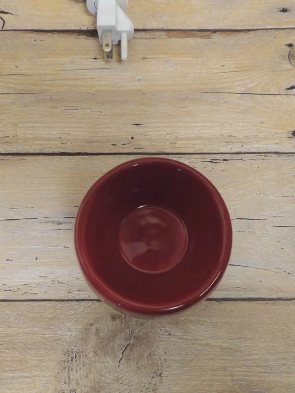 Scentsy Red Bamboo Basket Weave Plug in Warmer with 2 Bulbs Working